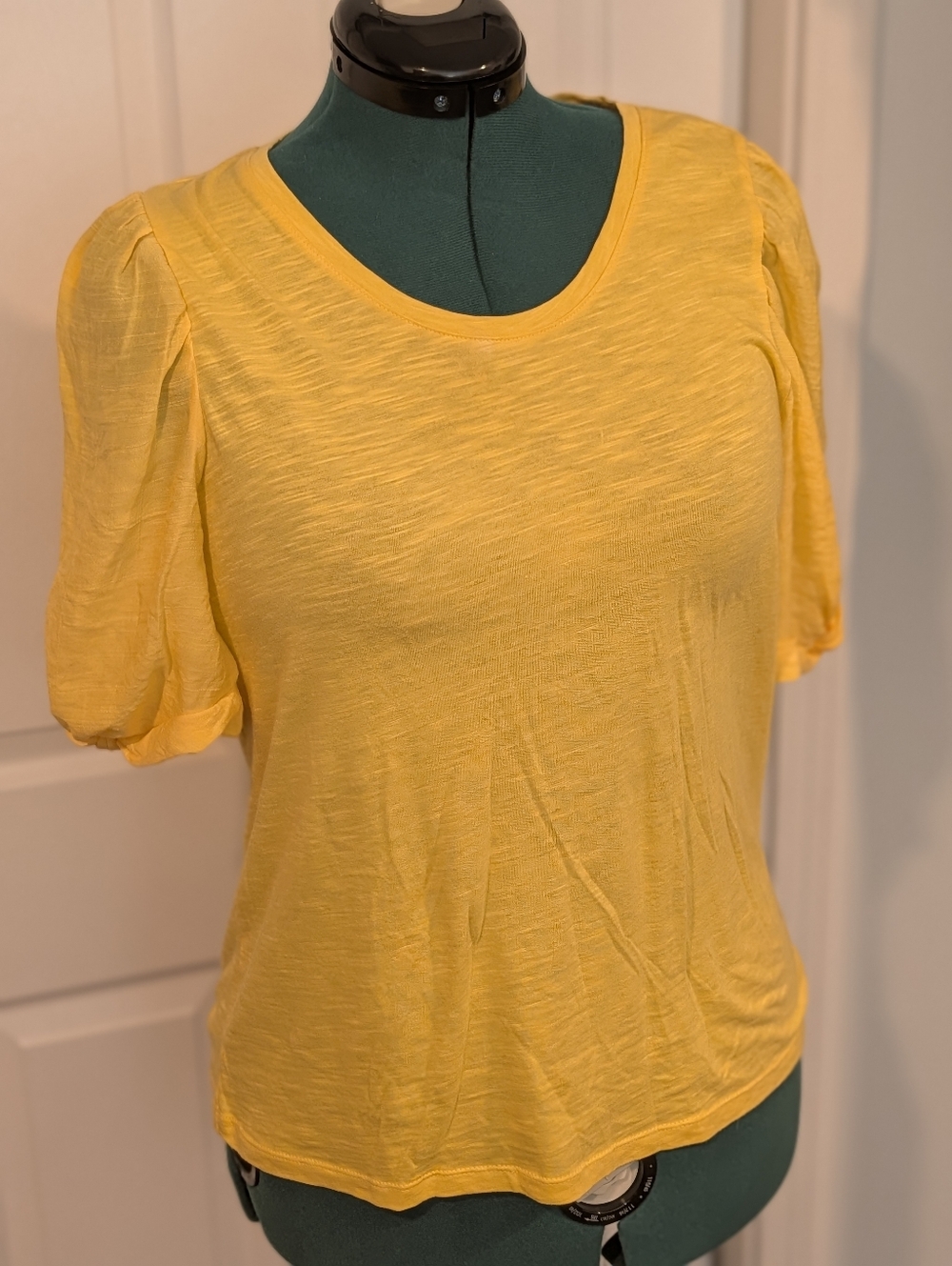 Like New Banana Republic Malibu Slub T-shirt - size medium